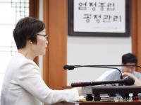 브리핑 하는 조현욱 위원장
