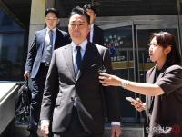 서울회생법원 나서는 홍정도 부회장
