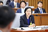 축구협회 카르텔 질문 받는 한성숙 총리 후보자