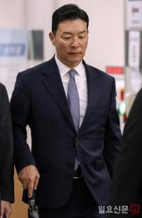 김성훈 전 경호처 차장 '굳은 표정으로'
