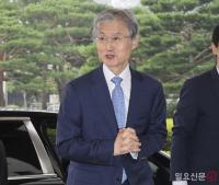 대법원으로 출근하는 조희대 대법원장